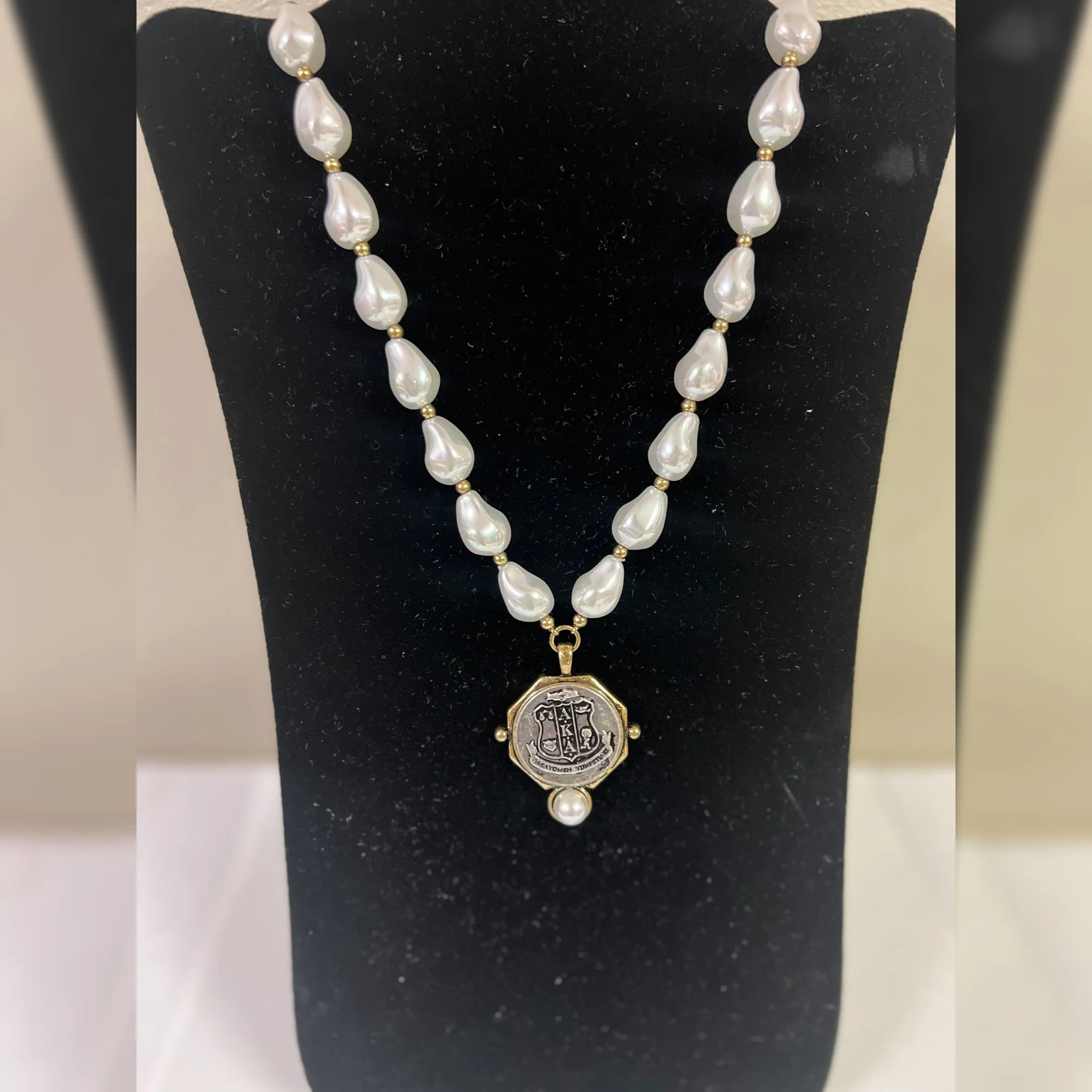 AKA | Coin Pearl Shield Style Pendant
