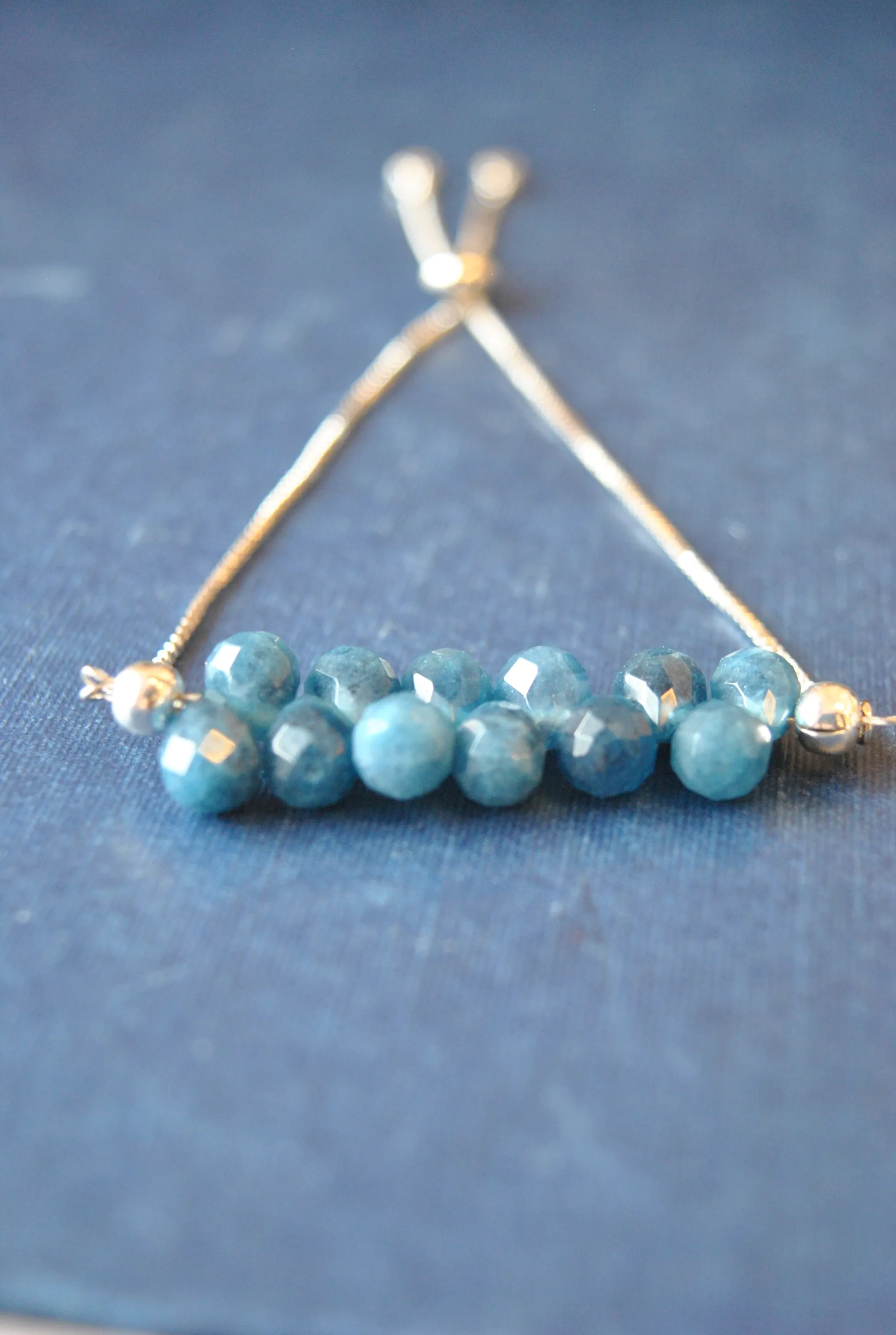 BLUE STONE TEARDROPS ADJUSTBALE DELICATE BRACELET