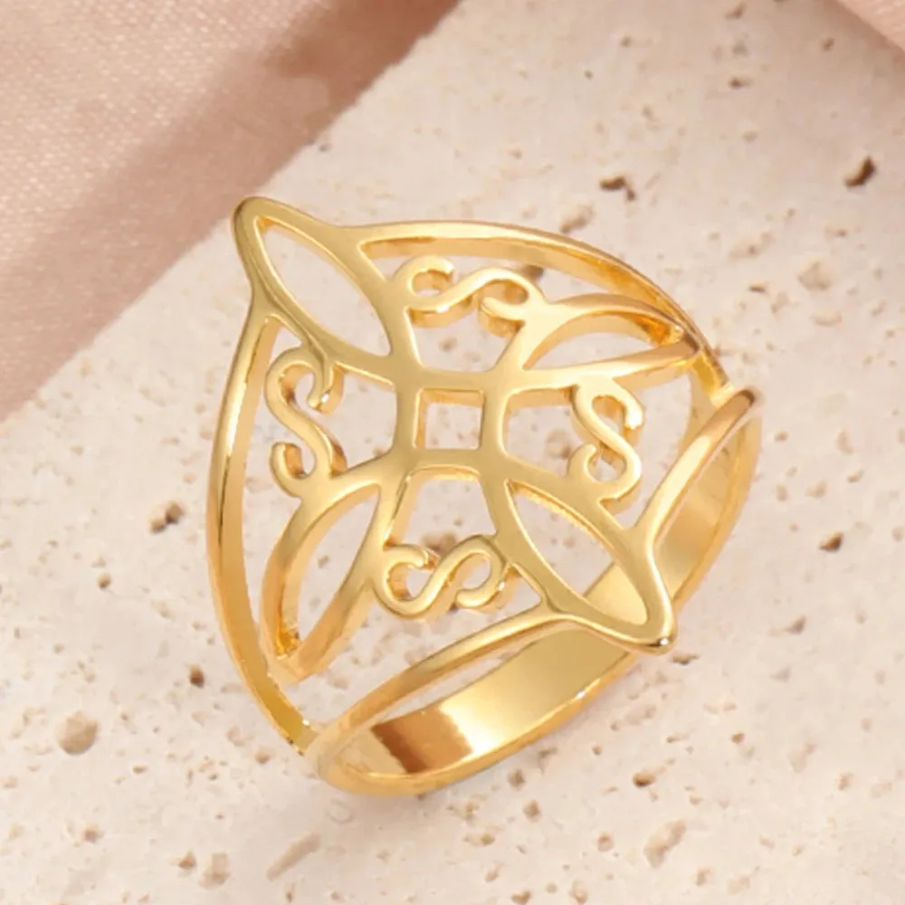 Elegant Knot Ring