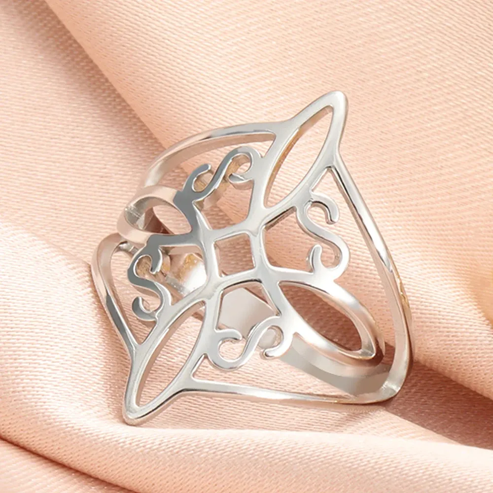 Elegant Knot Ring