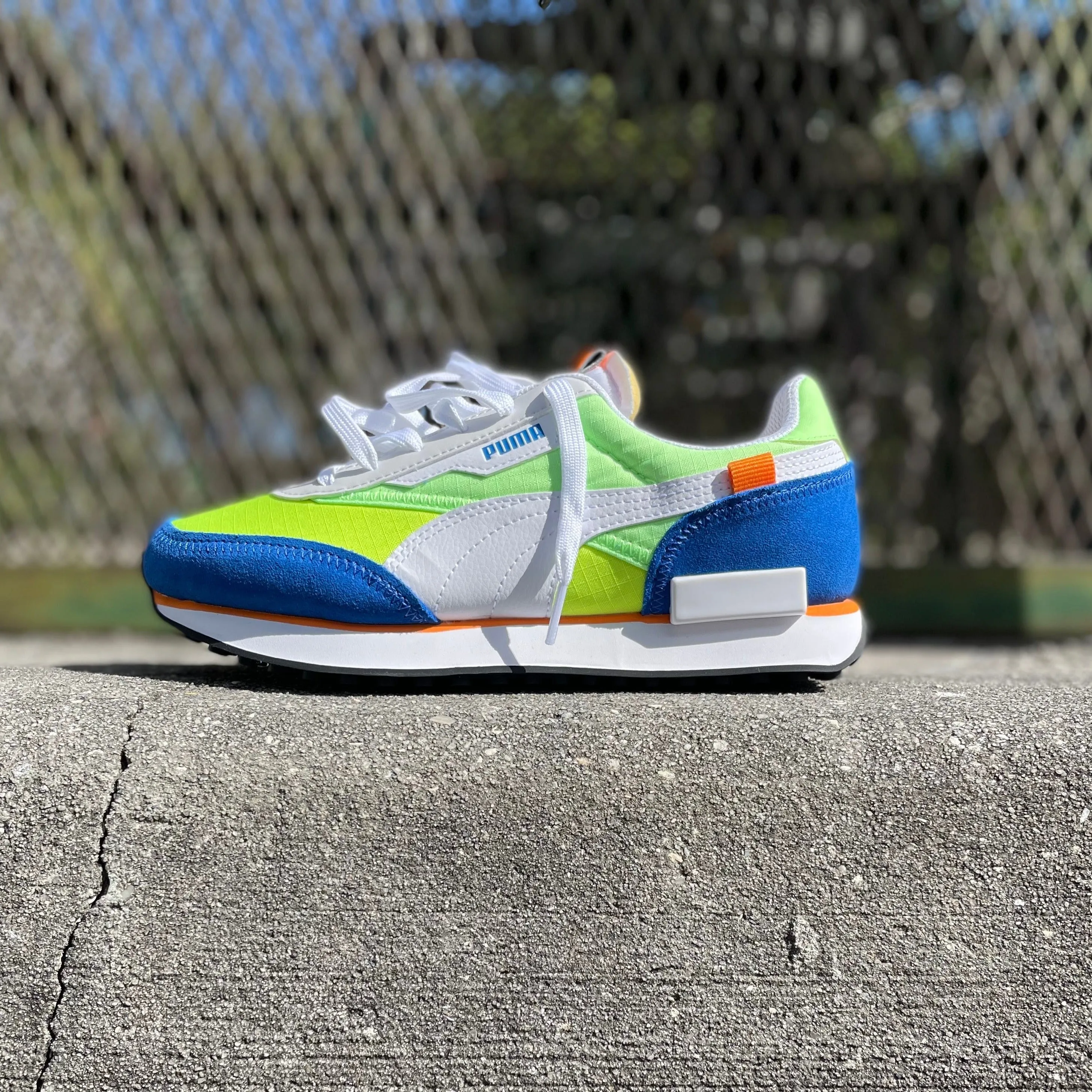 PUMA FUTURE RIDER PLAY ON (PUMA WHITE/FIZZY LIME)
